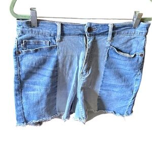 Judy Blue 1XL two tone high rise denim shorts. Worn twice. EUC. Retro!